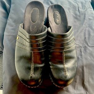 GUC Clark’s Black Clogs size 10w